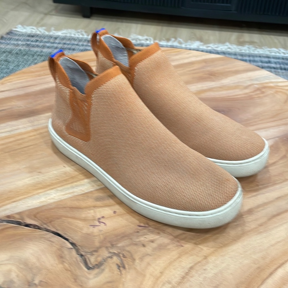 Rothys Chelsea boots Fawn